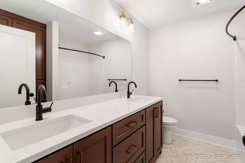 Bath - 11792 Everett Ave, Allendale, MI 49401 photo 5 of 5