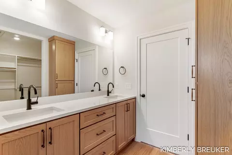 Bath - 11792 Everett Ave, Allendale, MI 49401 photo 2 of 5