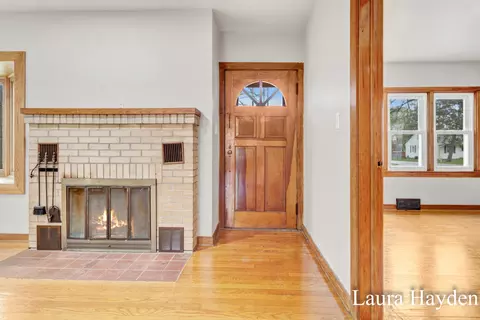 Entry Way - 350 Mill St, Saranac, MI 48881 photo 1 of 4
