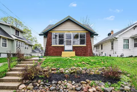 26 Burr Oak St NW, Grand Rapids, MI 49505