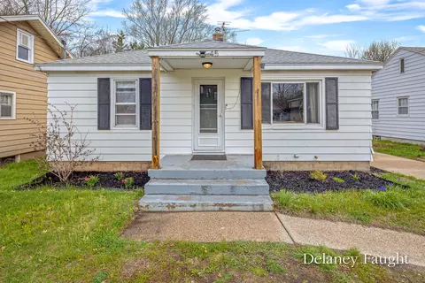 45 32nd St SE, Wyoming, MI 49548