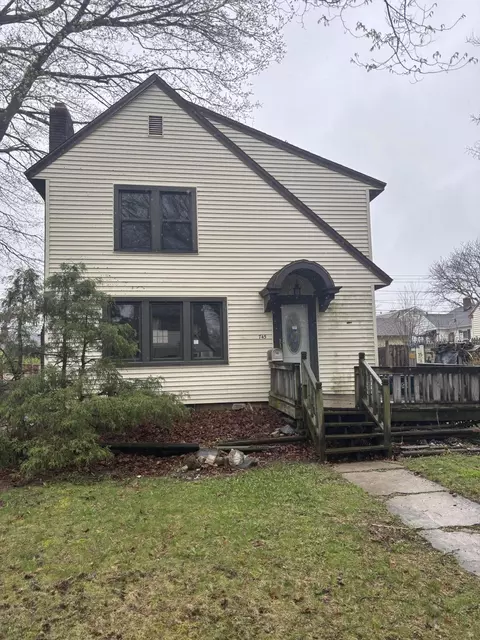 745 Durant St, Lansing, MI 48915