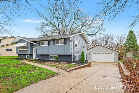 3042 Perry Ave SW, Wyoming, MI 49519
