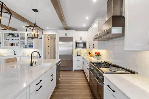 Kitchen - 12271 E D Ave, Richland, MI 49083 photo 3 of 5