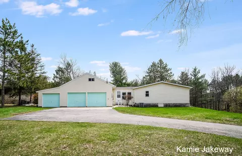 1720 W Fenwick Rd, Fenwick, MI 48834