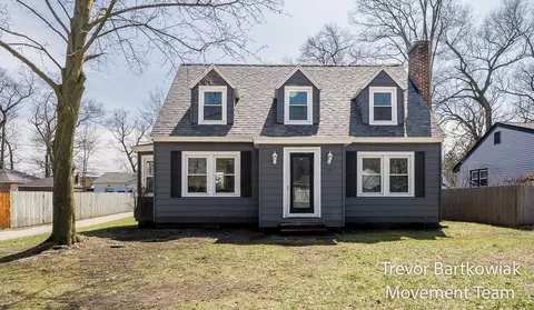 735 Wendover Blvd, Norton Shores, MI 49441