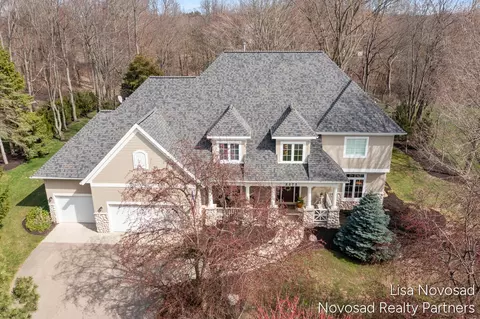 2272 Cascade Lakes Cir SE, Grand Rapids, MI 49546