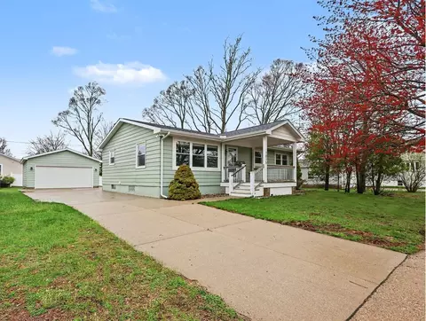 1015 S Griffin St, Grand Haven, MI 49417