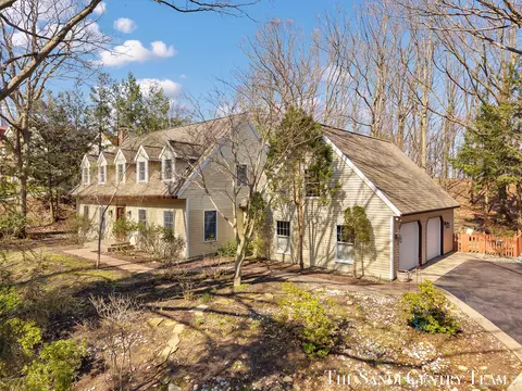 309 Stickney Ridge Rd, Grand Haven, MI 49417