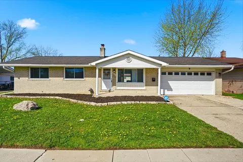 34573 Chope Pl, Clinton Twp, MI 48035