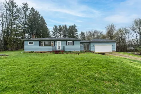 8875 Huff Rd, Bellevue, MI 49021