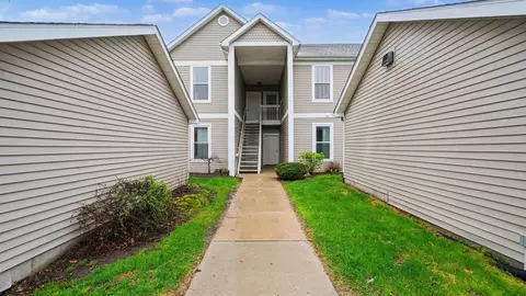 1492 Fox Pointe Cir, Ann Arbor, MI 48108