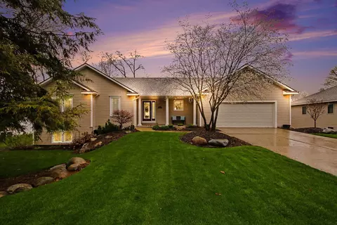 1899 Cedar Tree Dr, Jenison, MI 49428