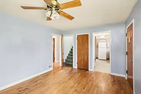 Living - 537 Commonwealth Ave, Jackson, MI 49202 photo 1 of 3