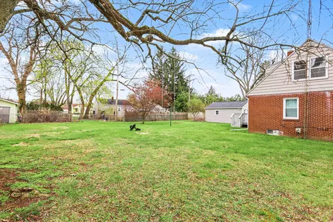 Exterior - 537 Commonwealth Ave, Jackson, MI 49202 photo 6 of 8