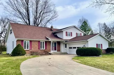 6743 Hickory Point Dr E, Portage, MI 49024