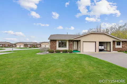 6793 Waterview Dr, Grandville, MI 49418