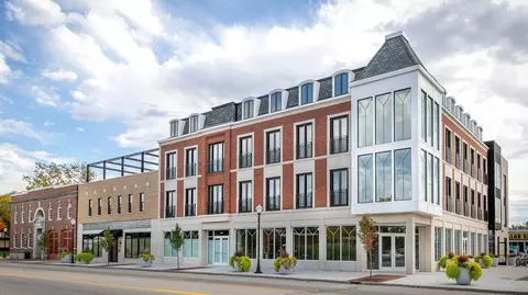 110 W Savidge St #204, Spring Lake, MI 49456