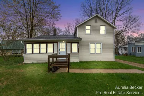 425 S Cedar St, Allegan, MI 49010