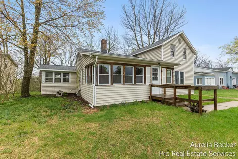 425 S Cedar St, Allegan, MI 49010