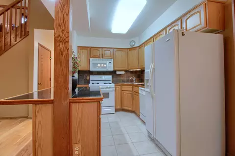Kitchen - 623 Echo Ct, Saline, MI 48176 photo 2 of 2