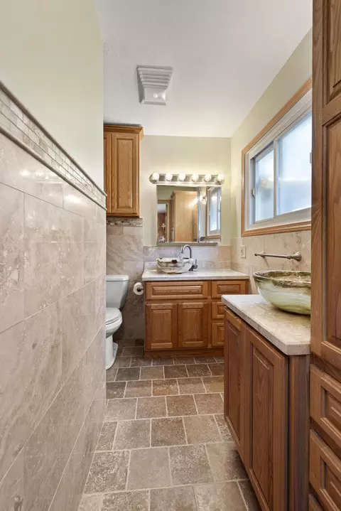 Bath - 219 Ottawa Dr, Troy, MI 48085 photo 1 of 3