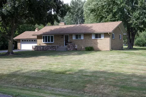 Exterior - 219 Ottawa Dr, Troy, MI 48085 photo 5 of 6