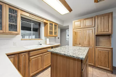 Kitchen - 219 Ottawa Dr, Troy, MI 48085 photo 3 of 3