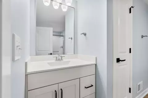 Bath - 8564 Brighten Trl, Mattawan, MI 49071 photo 6 of 7