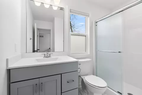 Bath - 8564 Brighten Trl, Mattawan, MI 49071 photo 4 of 7