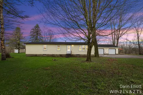 400 W Bridge St, Lyons, MI 48851