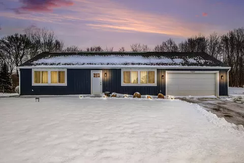 75603 Ridgeway Dr, Lawton, MI 49065