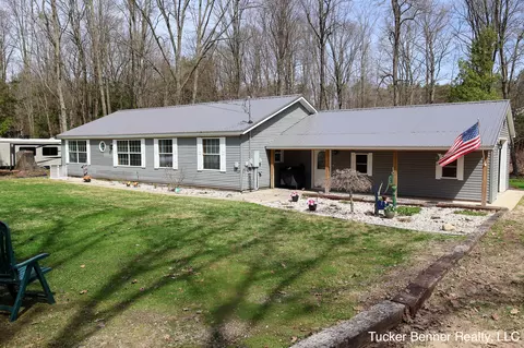 3696 S Cobmoosa Trl, Hesperia, MI 49421