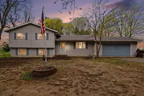 6955 Osborne Rd, Delton, MI 49046