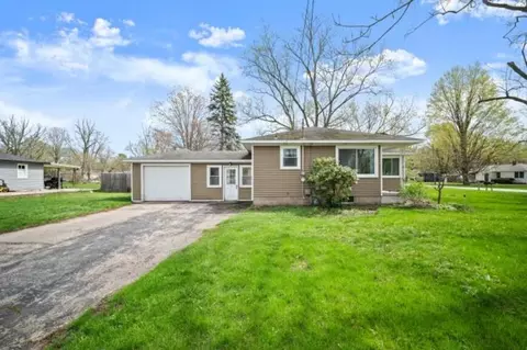 10517 Mary Ann St, Zeeland, MI 49464