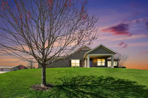 1229 Waterwalk Dr, Holland, MI 49423