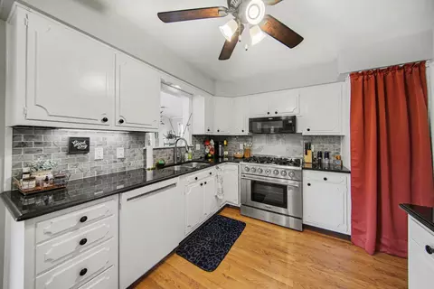 Kitchen - 411 Park Rd, Jackson, MI 49203 photo 3 of 3