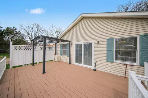 Exterior - 411 Park Rd, Jackson, MI 49203 photo 6 of 7