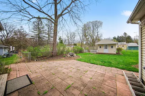 Exterior - 411 Park Rd, Jackson, MI 49203 photo 5 of 7