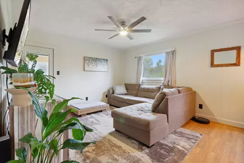 Living - 4154 W Carpenter Rd, Flint, MI 48504 photo 1 of 4