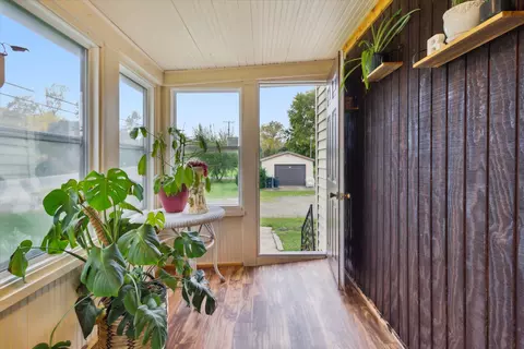 Exterior - 4154 W Carpenter Rd, Flint, MI 48504 photo 11 of 13