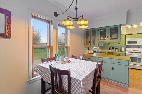 Dining - 4154 W Carpenter Rd, Flint, MI 48504 photo 1 of 2