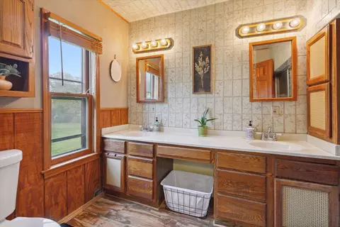 Bath - 4154 W Carpenter Rd, Flint, MI 48504 photo 1 of 2