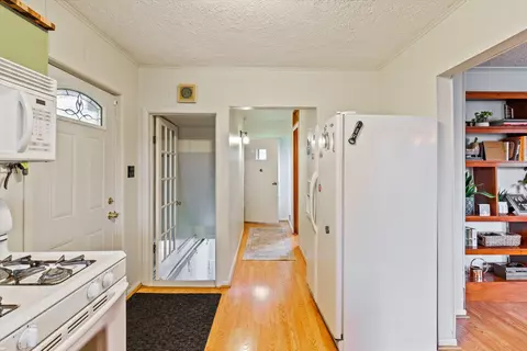 Entry Way - 4154 W Carpenter Rd, Flint, MI 48504 photo 1 of 2