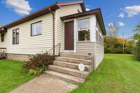 Exterior - 4154 W Carpenter Rd, Flint, MI 48504 photo 3 of 13