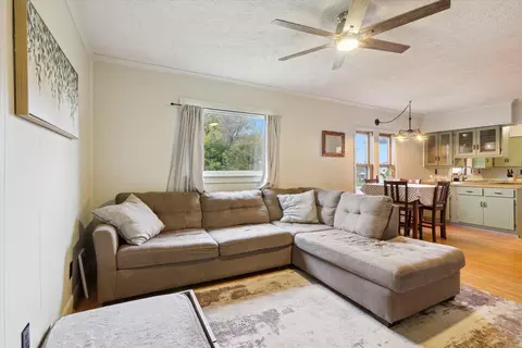 Living - 4154 W Carpenter Rd, Flint, MI 48504 photo 2 of 4