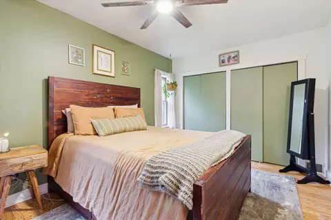 Bedroom - 4154 W Carpenter Rd, Flint, MI 48504 photo 2 of 4