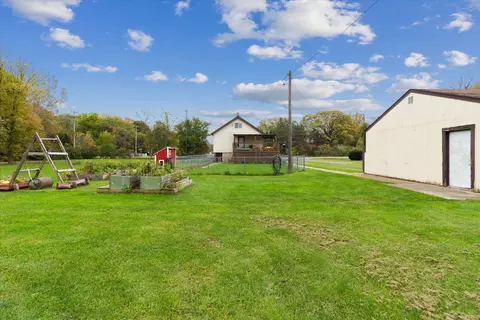 Exterior - 4154 W Carpenter Rd, Flint, MI 48504 photo 4 of 13