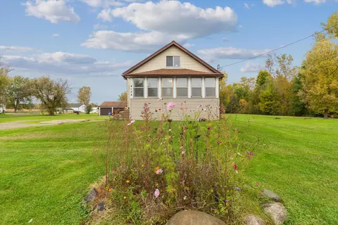 Exterior - 4154 W Carpenter Rd, Flint, MI 48504 photo 2 of 13