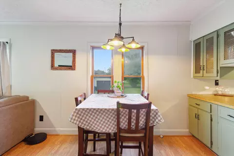 Dining - 4154 W Carpenter Rd, Flint, MI 48504 photo 2 of 2